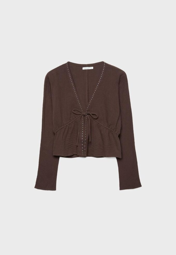 Åpen skjorte med nitter