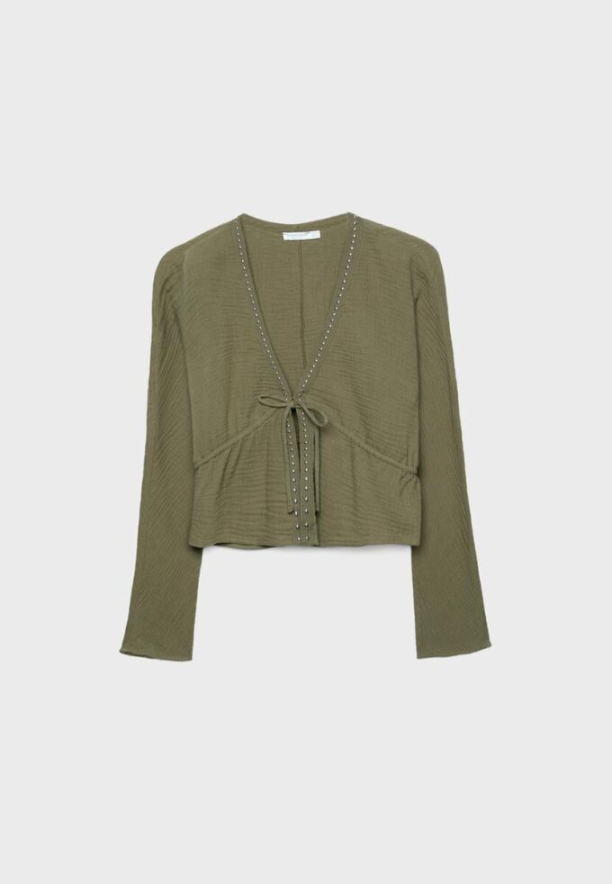 Åpen skjorte med nitter