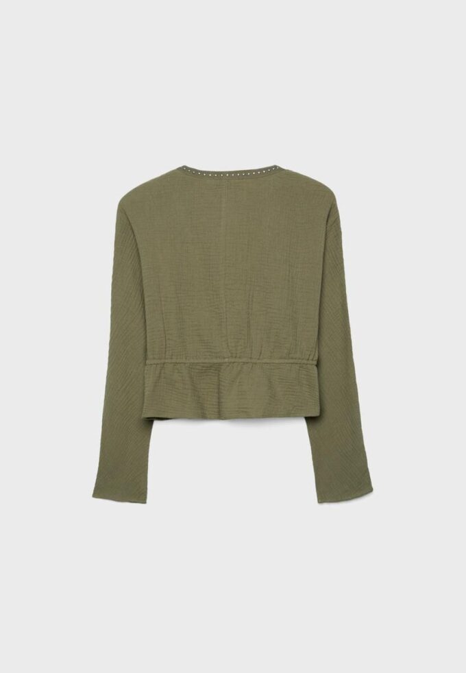 Åpen skjorte med nitter