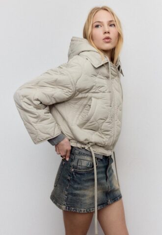 Pufferjakke med hette