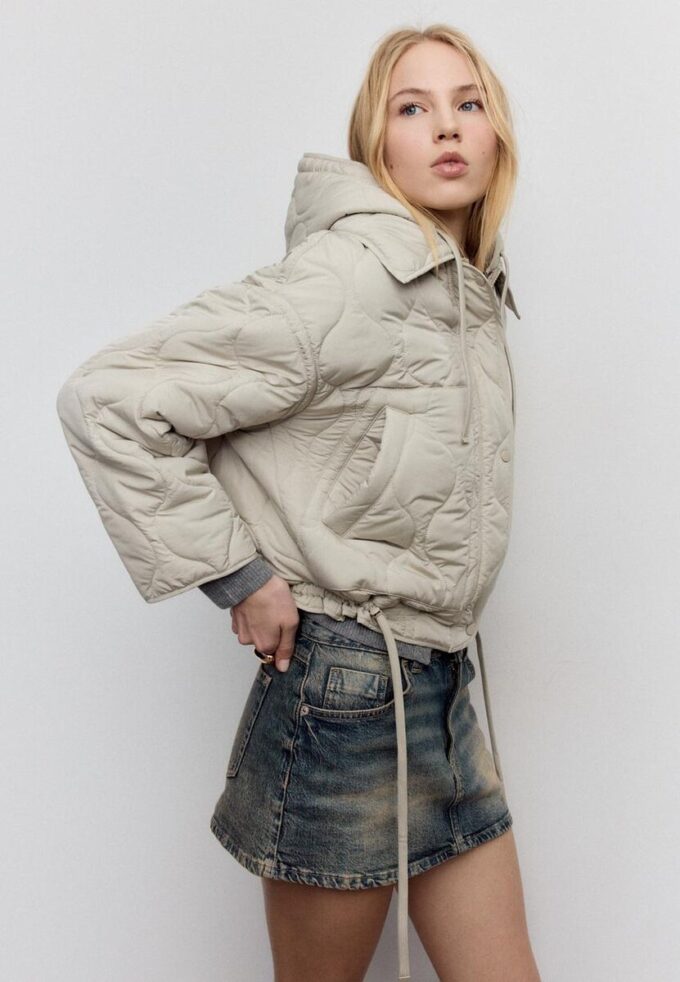 Pufferjakke med hette