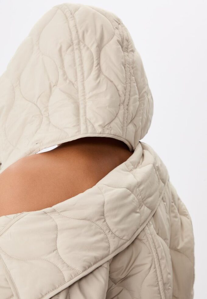 Pufferjakke med hette
