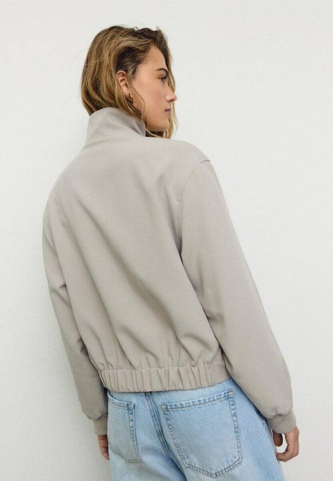 Pufferjakke med høy hals