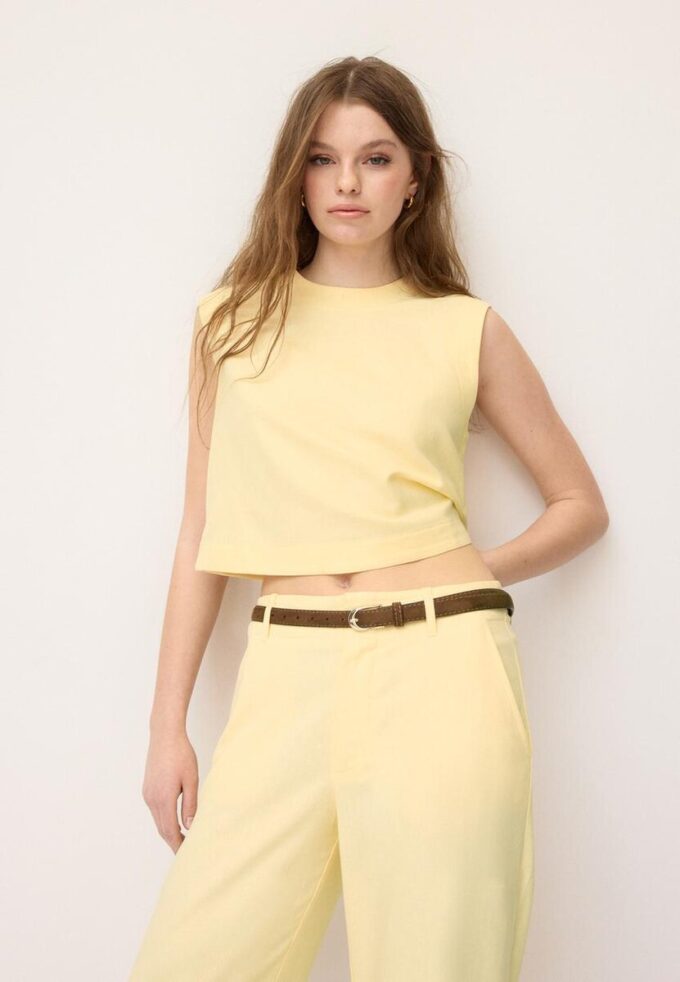 Racerback-topper med lin-effekt