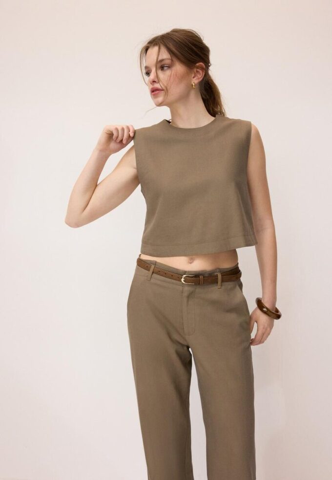 Racerback-topper med lin-effekt