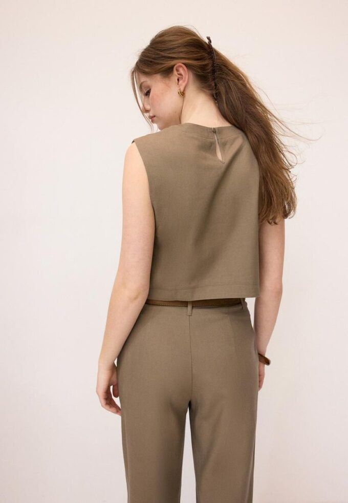 Racerback-topper med lin-effekt