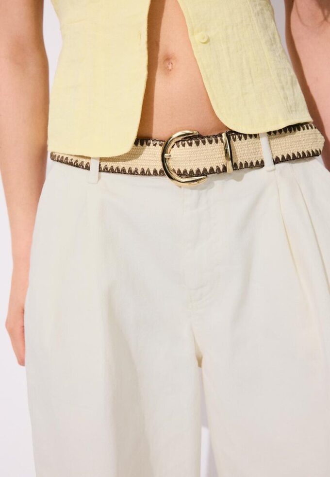 Raffiabelte med synlige sømmer