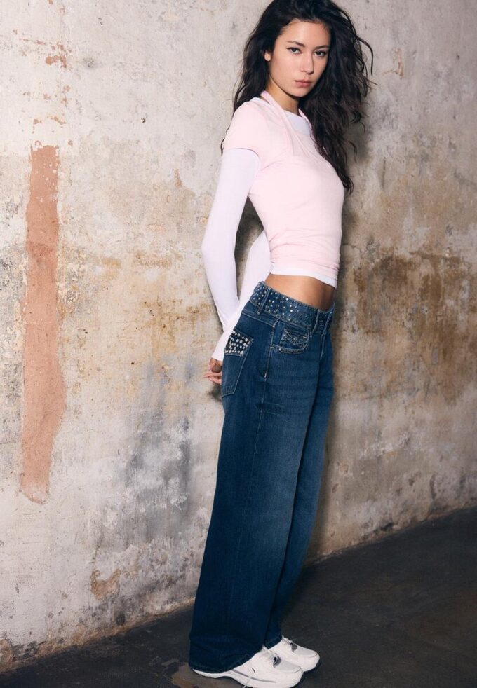 Rette jeans med nittebelte