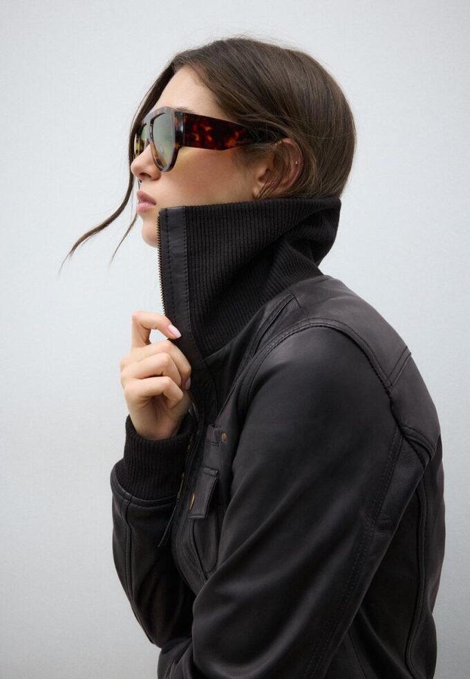 Ribbet kombinasjonsjakke i skinn