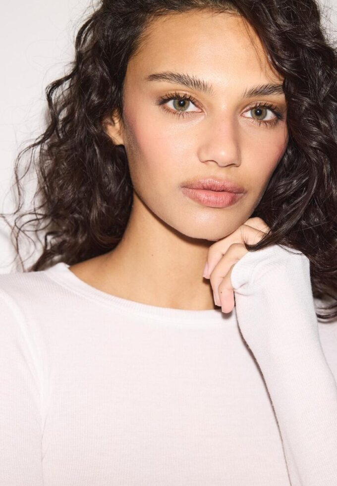 Ribbet langermet T-skjorte