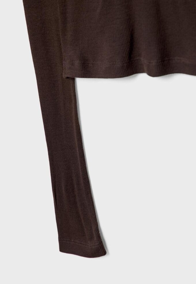 Ribbet langermet T-skjorte