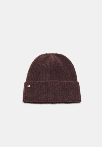 Ribbet lue med plakett