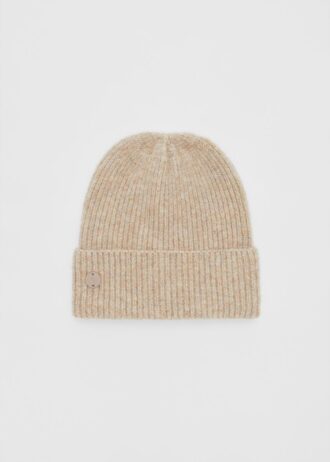 Ribbet lue med plakett