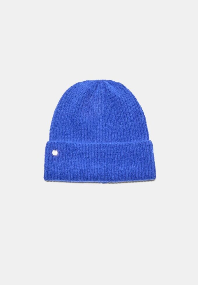 Ribbet lue med plakett