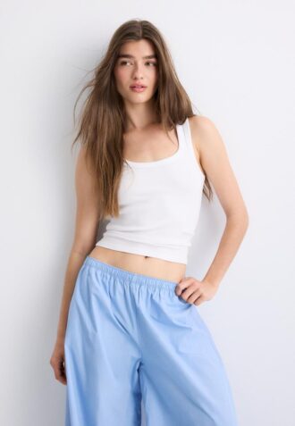 Ribbet T-skjorte med racerrygg