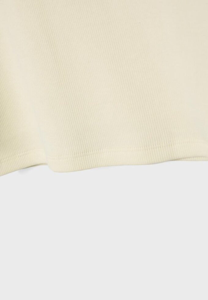 Ribbet T-skjorte med racerrygg