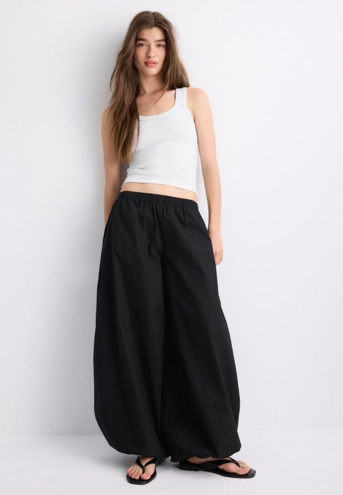 Ribbet topper i bomull med racerrygg