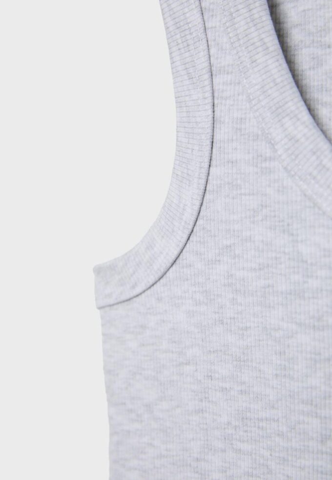 Ribbet topper i bomull med racerrygg