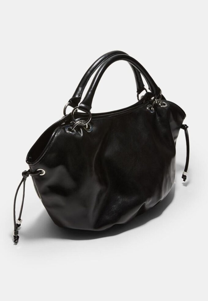 Rund shopperveske med metalldetaljer