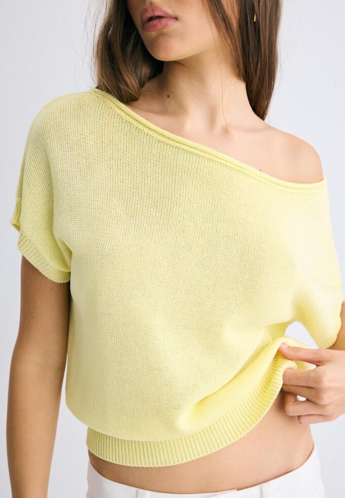 Rustikk strikket topp med båthals