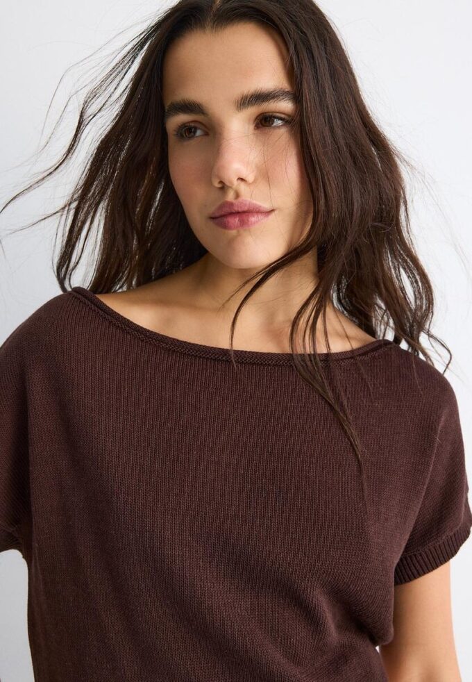 Rustikk strikket topp med båthals