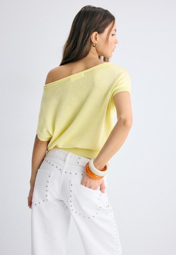 Rustikk strikket topp med båthals