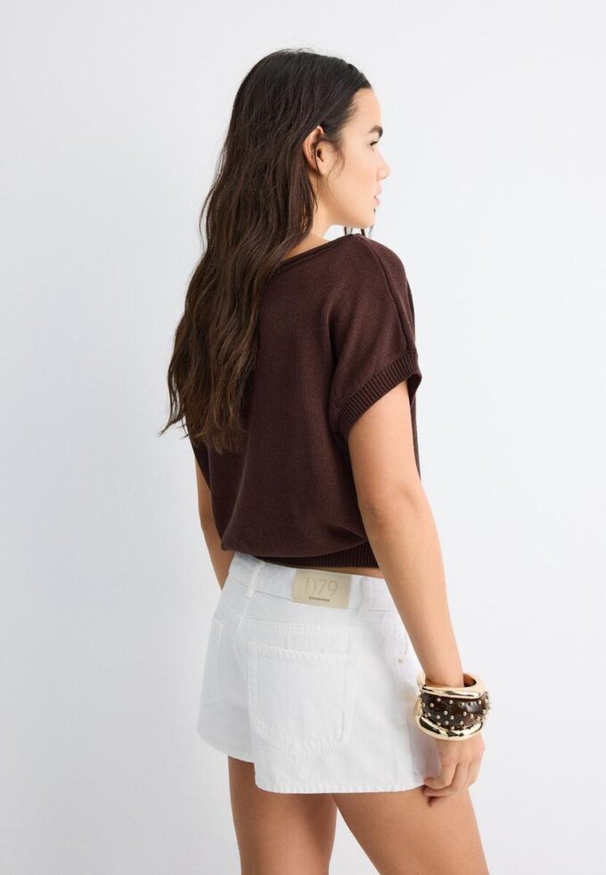 Rustikk strikket topp med båthals