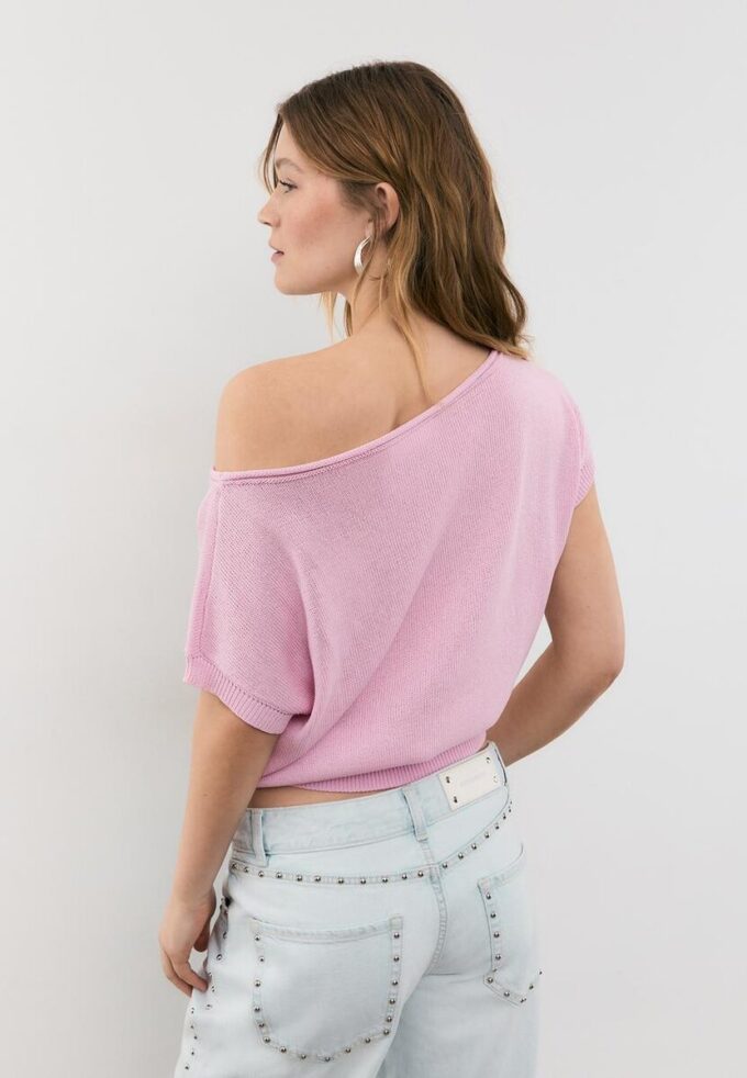 Rustikk strikket topp med båthals