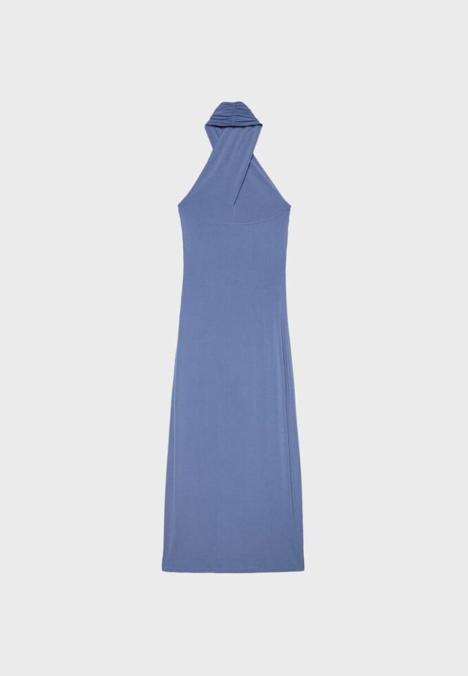 Ryggløs halterneck-midikjole