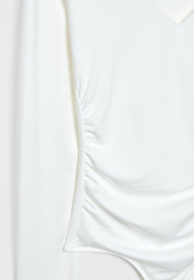 Rynket body i polyamid med V-hals