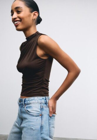 Rynket T-skjorte i tyll