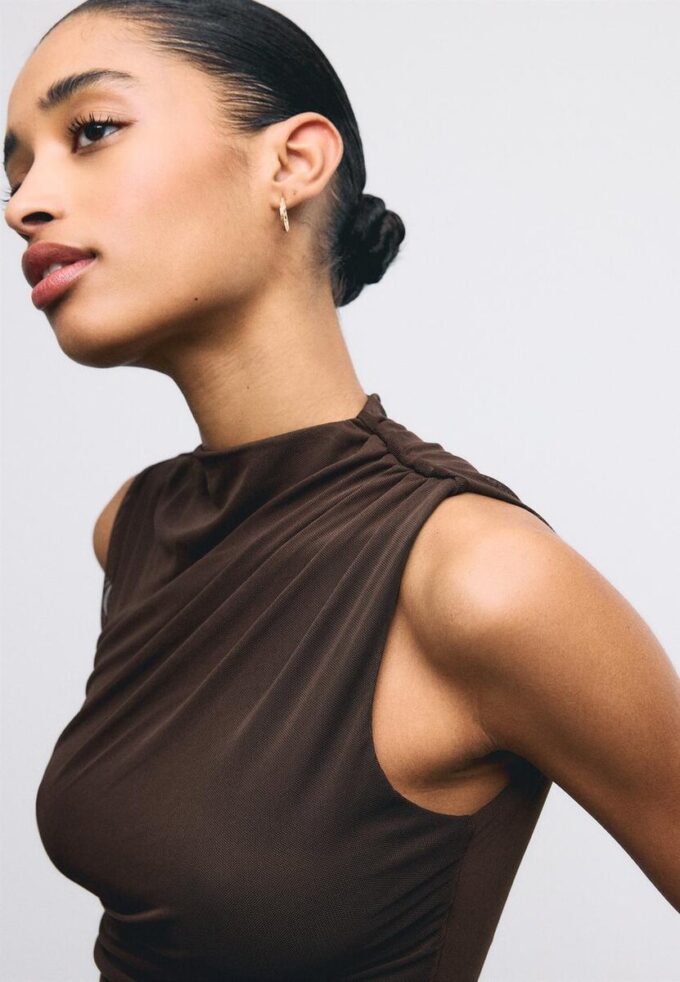 Rynket T-skjorte i tyll