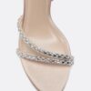 Sandaler med hæl og strassdetaljer