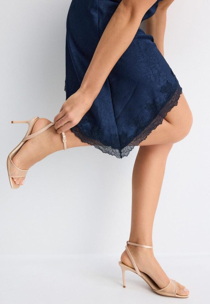 Sandaler med stilett og mesh