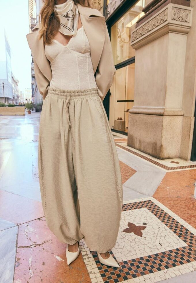 Sarouel-bukser med nitter