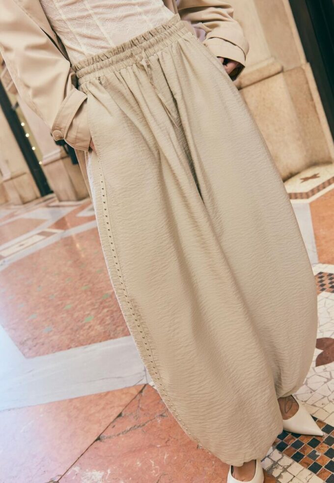 Sarouel-bukser med nitter