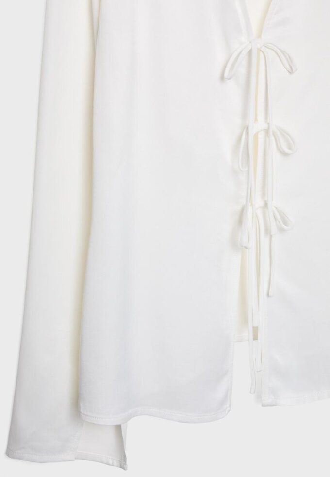 Satengskjorte med bånd