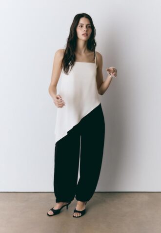 Satin-topper med asymmetrisk kant