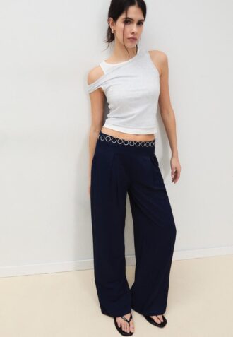 Satinbukser med innsnitt og kjede-belte