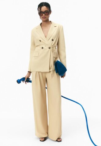 Satinbukser med kjededetaljer