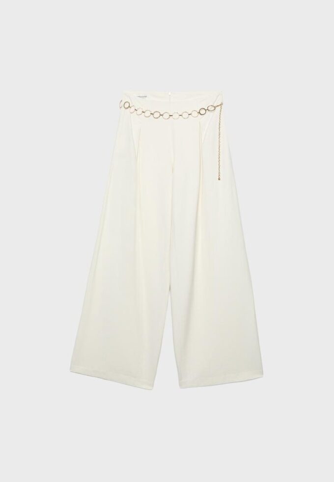 Satinbukser med kjededetaljer