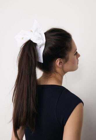 Sett med 2 broderte hårstrikker