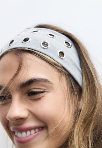 Sett med 2 pelshårbånd med nitter