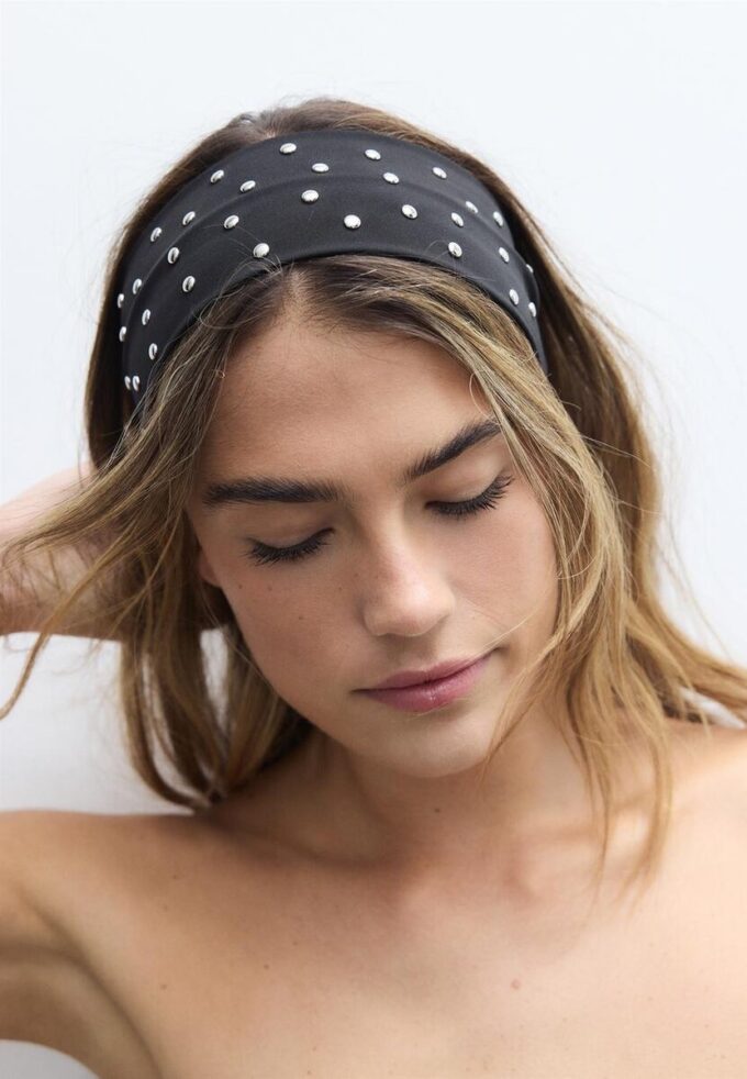 Sett med 2 pelshårbånd med nitter