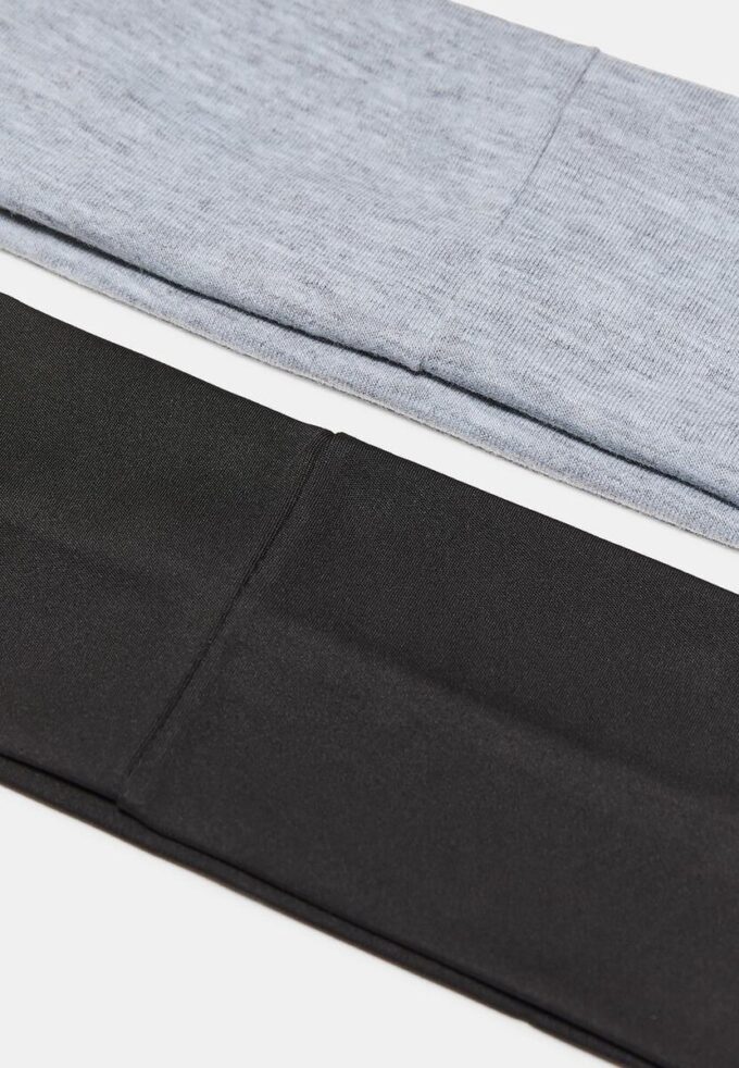 Sett med 2 pelshårbånd med nitter