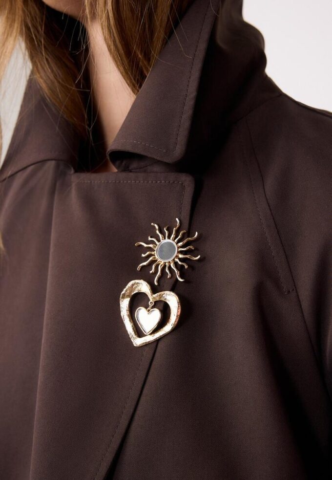 Sett med 2 sol- og hjertebrosjer