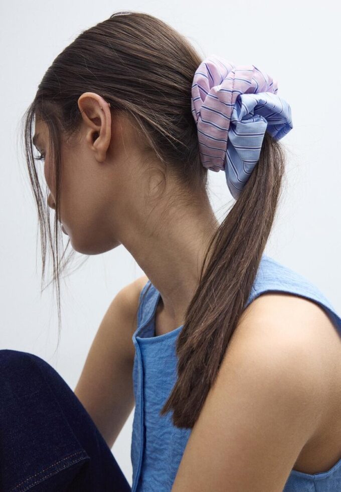 Sett med 2 stripete hårstrikker