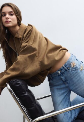 Sett med 2 øyenstikker- og blomsterbrosjer