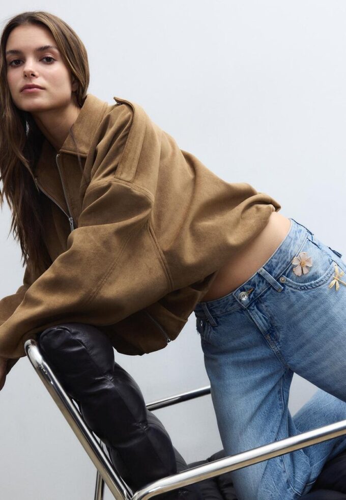 Sett med 2 øyenstikker- og blomsterbrosjer