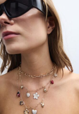 Sett med 3 halskjeder med flere anheng